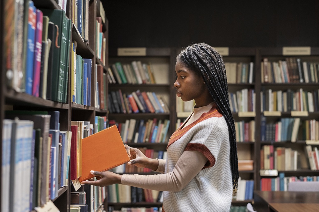 Students studying in the library at Itana Secondary School